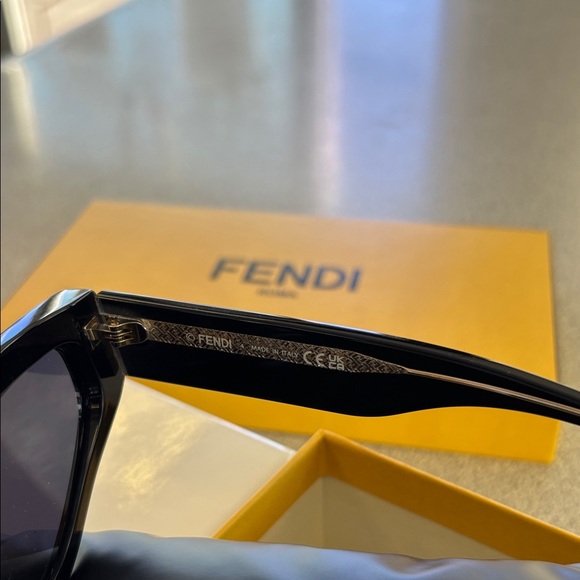 Fendi Black Cat-Eye Sunglasses Brand New Authentic main image 4